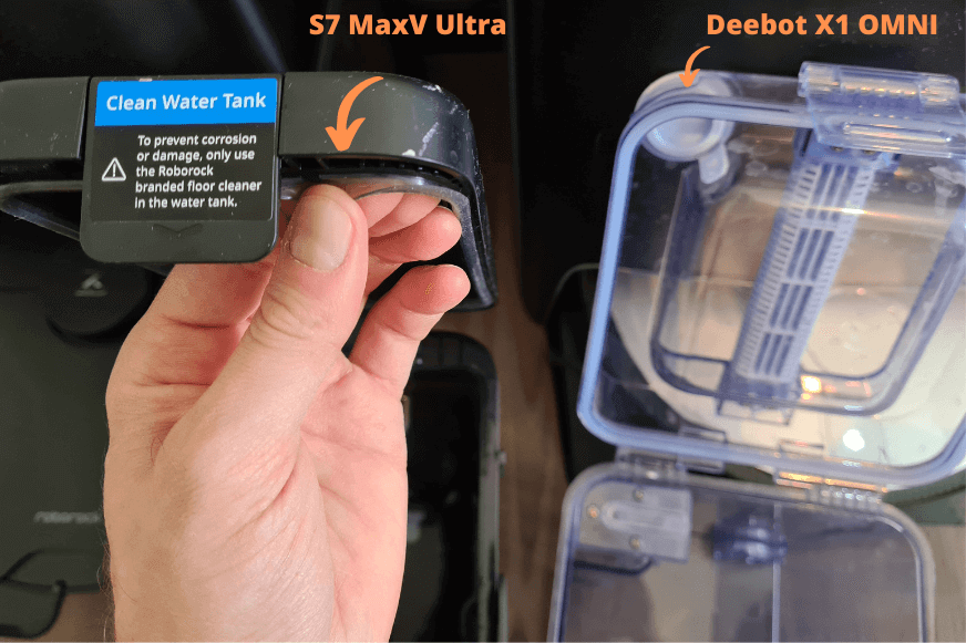 Die Isolierung des Wassertanks der Roborock S7 MaxV Ultra Station ist in der Nahaufnahme zu sehen